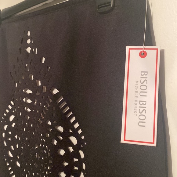 Bisou Bisou black/white pencil skirt with laser cutout design - Picture 4 of 4